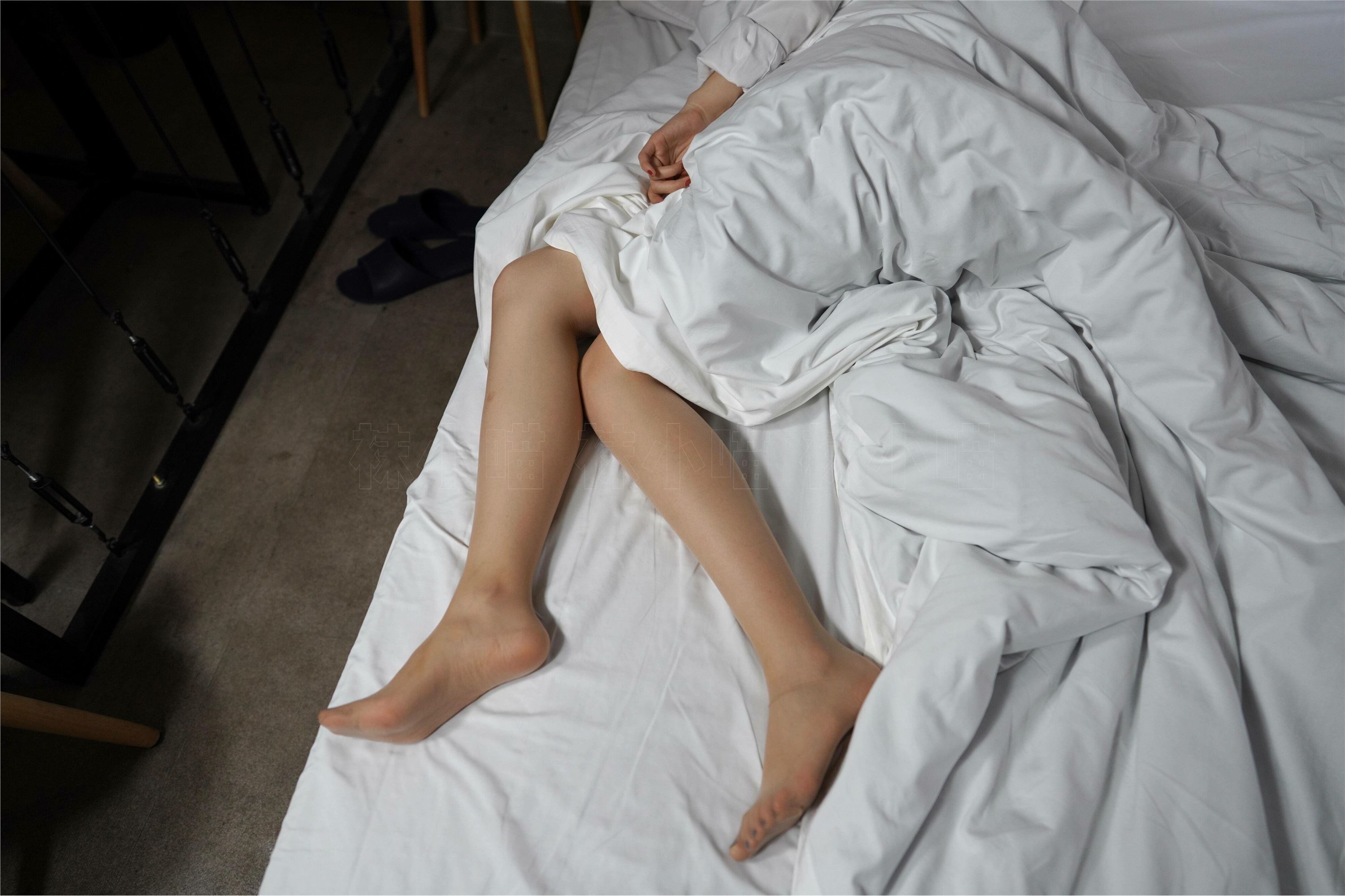 kittyWawa袜小喵  KT247 同事帮我修电视：上